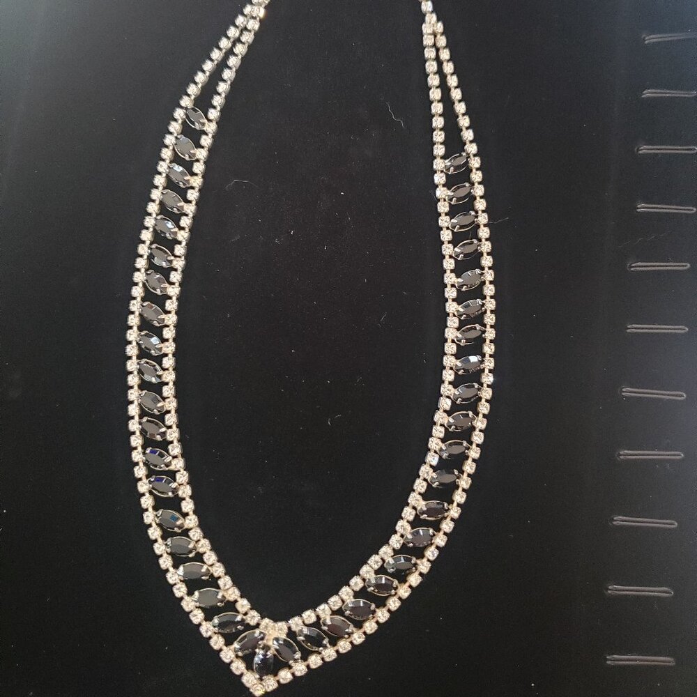 Vintage 1950's Clear Rhinestone & Black Onyx V Shaped Necklace - Picture 10 of 11